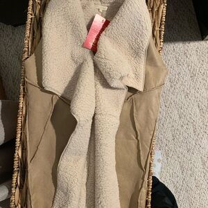 Evereve Cream and Tan Sherpa Vest